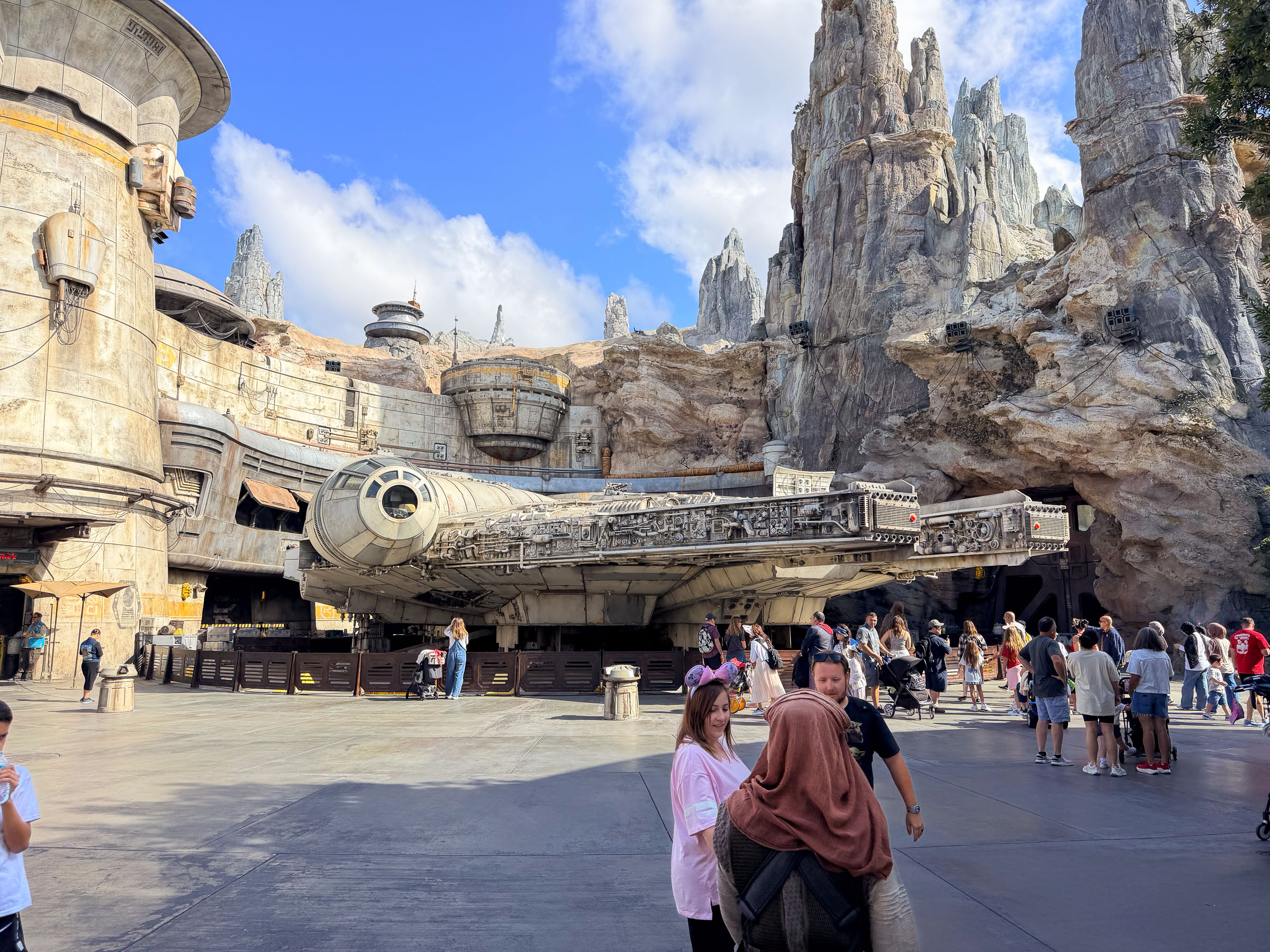 Star Wars: Galaxy's Edge at Disneyland — Everything You Need to Know Before You Go
